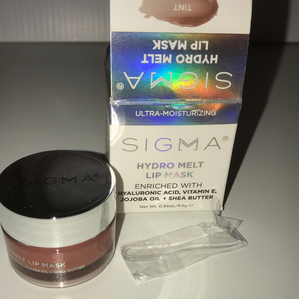 New Sigma Beauty Hydro Melt Lip Mask in tint